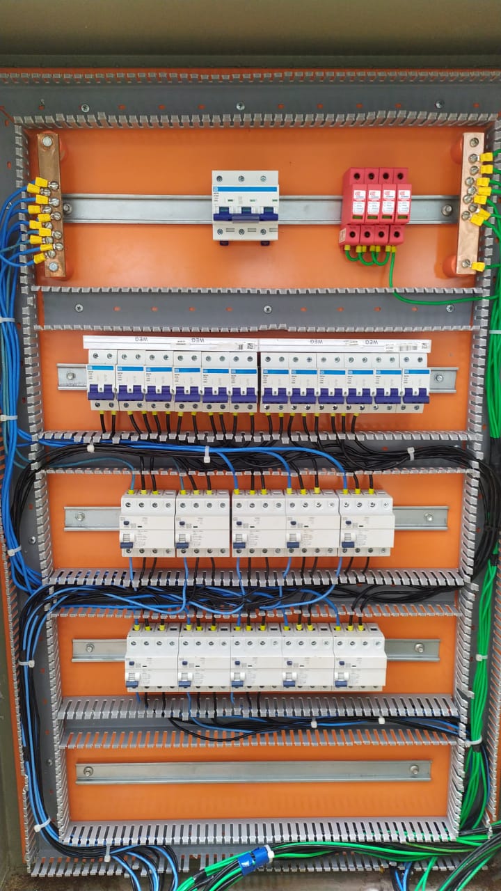 Montagem de quadros elétricos